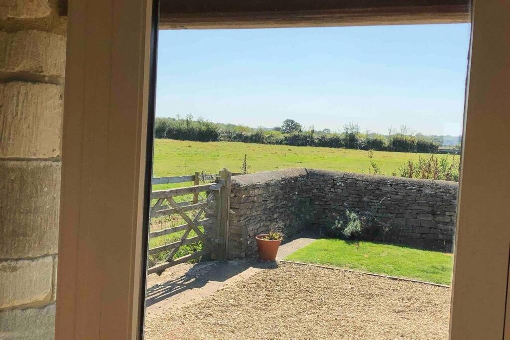 Secluded Romantic Cotswolds Barn - Sleeps 2 To 4 - Near Cirencester - Dog Friendly Villa Kemble Esterno foto