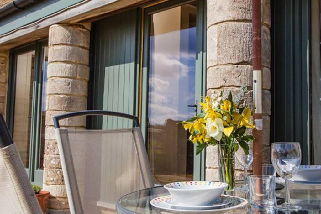 Secluded Romantic Cotswolds Barn - Sleeps 2 To 4 - Near Cirencester - Dog Friendly Villa Kemble Esterno foto