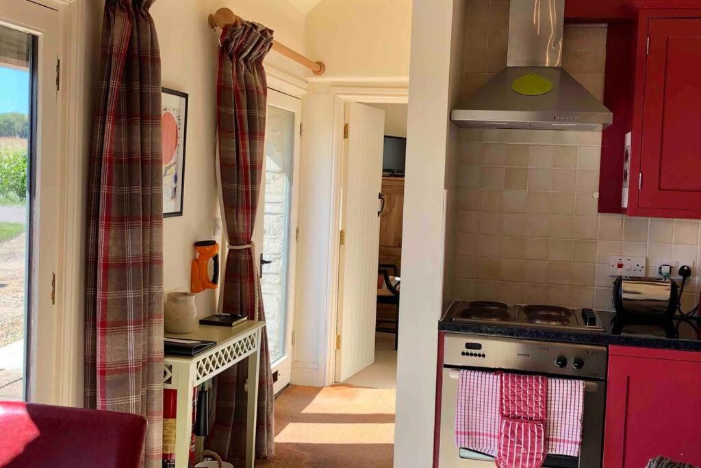 Secluded Romantic Cotswolds Barn - Sleeps 2 To 4 - Near Cirencester - Dog Friendly Villa Kemble Esterno foto
